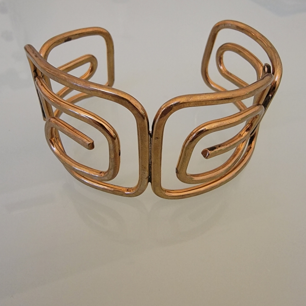 Beautiful gold tone cuff bracelet